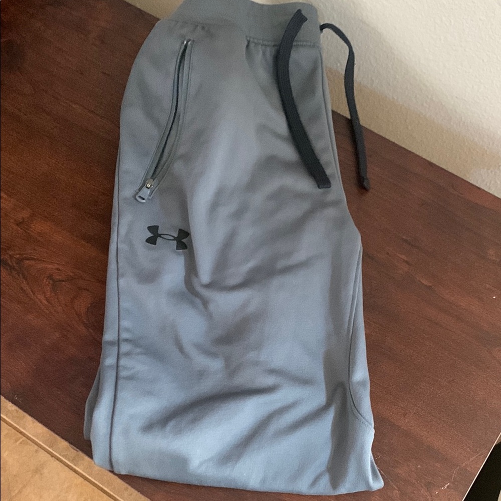 Under Armour Gray Joggers Boy’s Large Brand New w/out tag